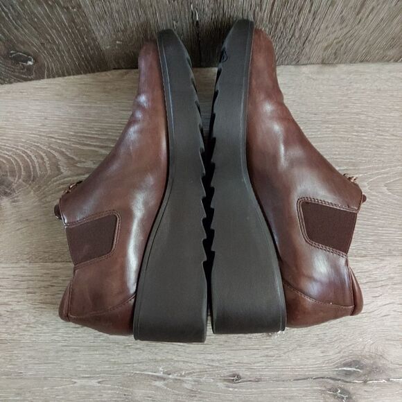 Donald J Pliner Brown Wedged Bootie Size 5M - Picture 6 of 10